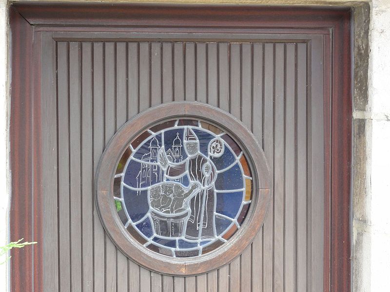 File:Ville-en-Vermois (M-et-M) vitrail Saint Nicolas, porte d'une maison.jpg