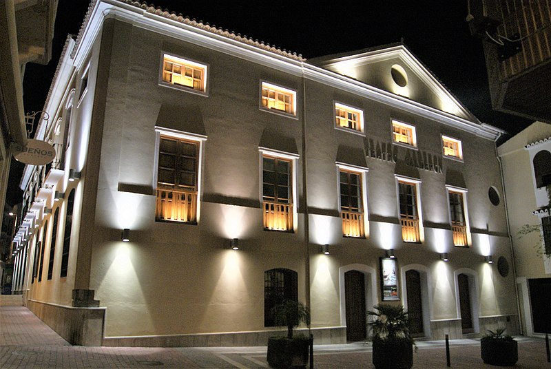 File:Vista nocturna del Teatro Calderón de la Barca (Motril).jpg