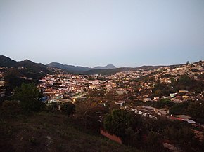Vista parcial do centro histórico de Sabará.jpg