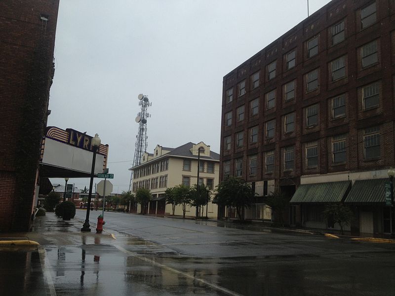 File:Waycross-hotel-lyrica theatre-rr station.JPG