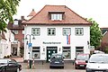 Deutsch: Ehemaliges Wohnhaus, Am Marktplatz 6, Wedel (Holstein), Deutschland. Kulturdenkmal von öffentlichem Interesse. English: Former residential house, Am Marktplatz 6, Wedel (Holstein), Germany. Cultural heritage monument.