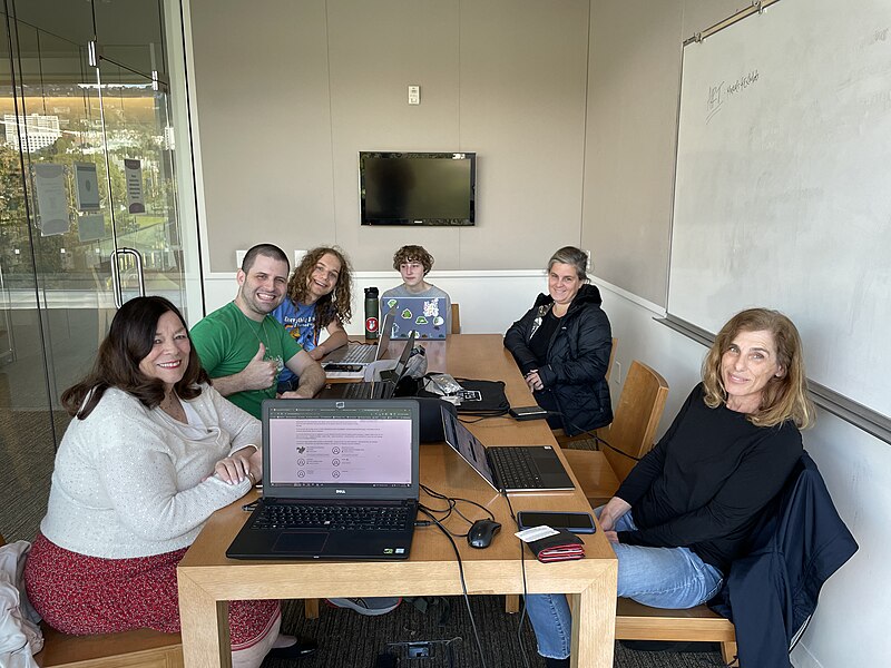 File:Wikimedians of Los Angeles West Hollywood Library Meetup.jpg