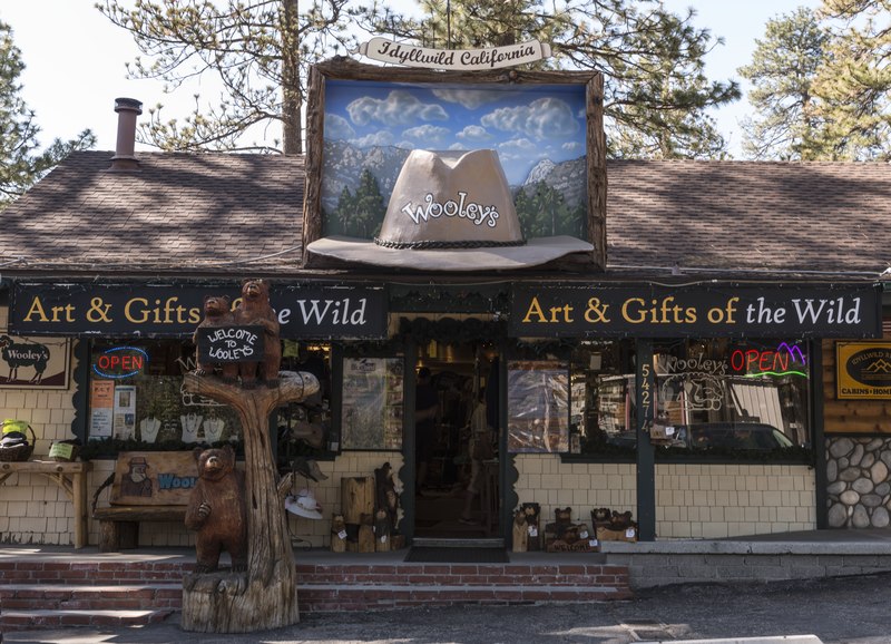 File:Wooley's Art & Gifts of the Wild. Idyllwild, Pine ...