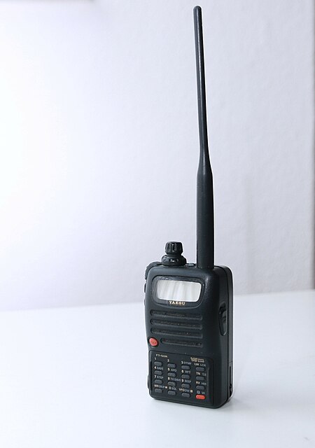 ไฟล์:Yaesu-ft50.jpg