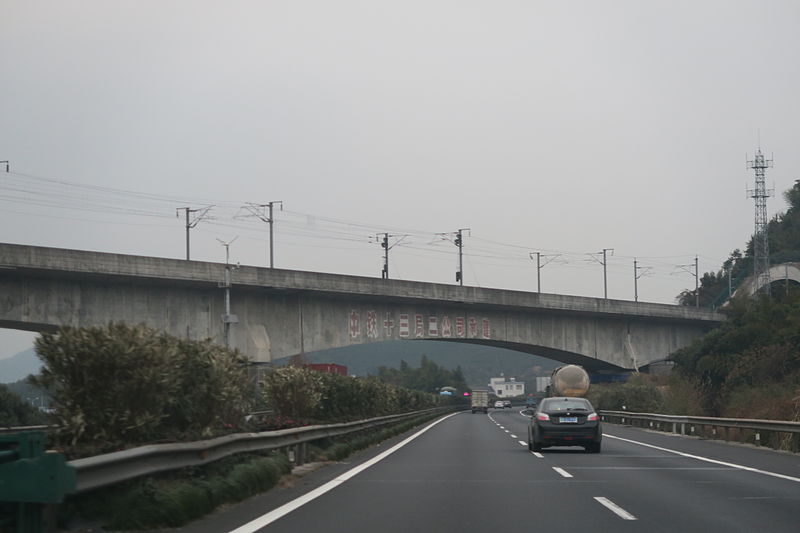 File:Yongtaiwen Railway crossing Yongtaiwen Expressway in Fenghua.JPG