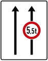 Zeichen 527–30 Fahrstreifentafel – ohne Gegenverkehr mit integriertem Zeichen 262 – zweistreifig in Fahrtrichtung