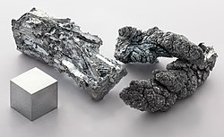 Fragmento de zinc sublimado y cubo de 1cm3.jpg