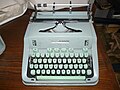 מכונת כתיבה מסוג hermes.JPG