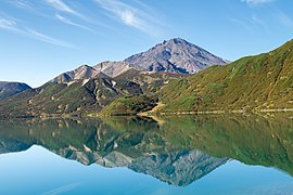 Volcan Bakening et lac Medvejié.