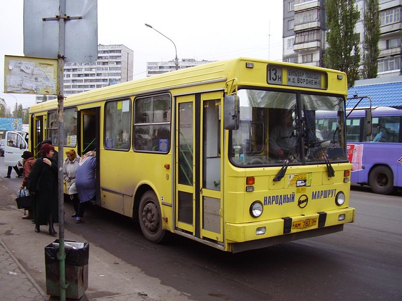 Файл:ЛиАЗ-5256 жёлтый.JPG
