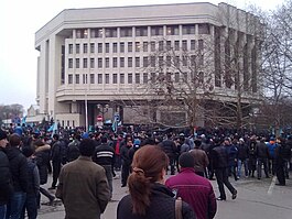 Мітинг під стінами Верховної Ради АРК 26 лютого 2014 року.