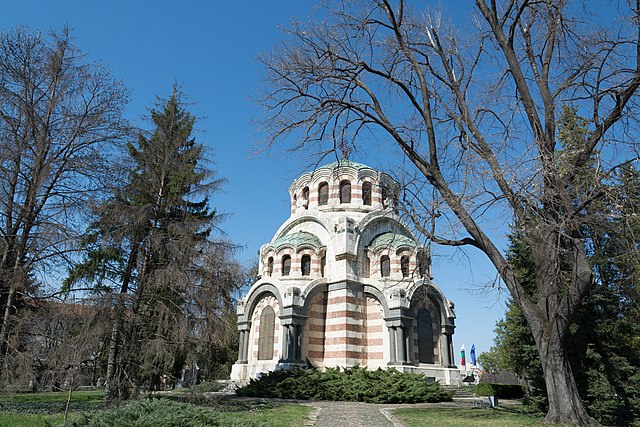 Image: Плевен   параклис "Св. Георги Победоносец"   panoramio (2)