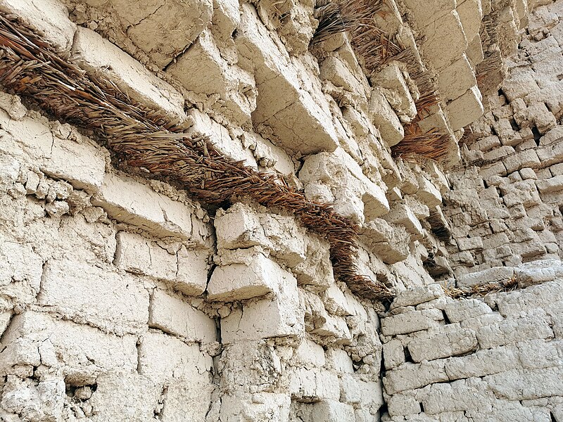 File:1. Layers of reed reinforcement, detail of the core of the Kassite-era ziggurat at Dur-Kurigalzu (Aqar-Quf), western Baghdad, Iraq. December 2021.jpg