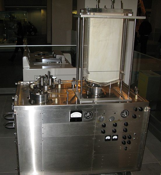 File:1955 heart lung machine.jpg