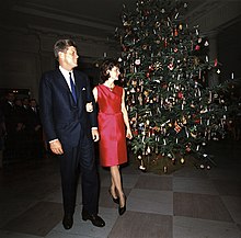 The official White House Christmas tree for 1962, displayed in the Entrance Hall and presented by John F. Kennedy and his wife Jackie. 1962 Entrance Hall (Official White House) Christmas tree - Jack and Jacqueline Kennedy.jpg