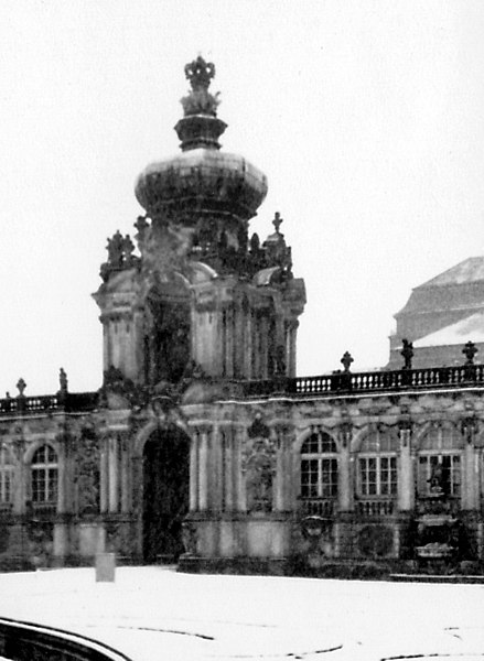 File:19650216050NR Dresden Zwinger Kronentor.jpg