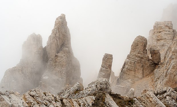 Felsentürme "Torre di Pisa" im Nebel Rock towers 'Torre di Pisa' in the fog