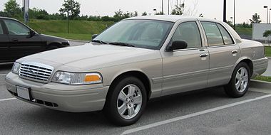 2007 Ford Crown Victoria LX.jpg