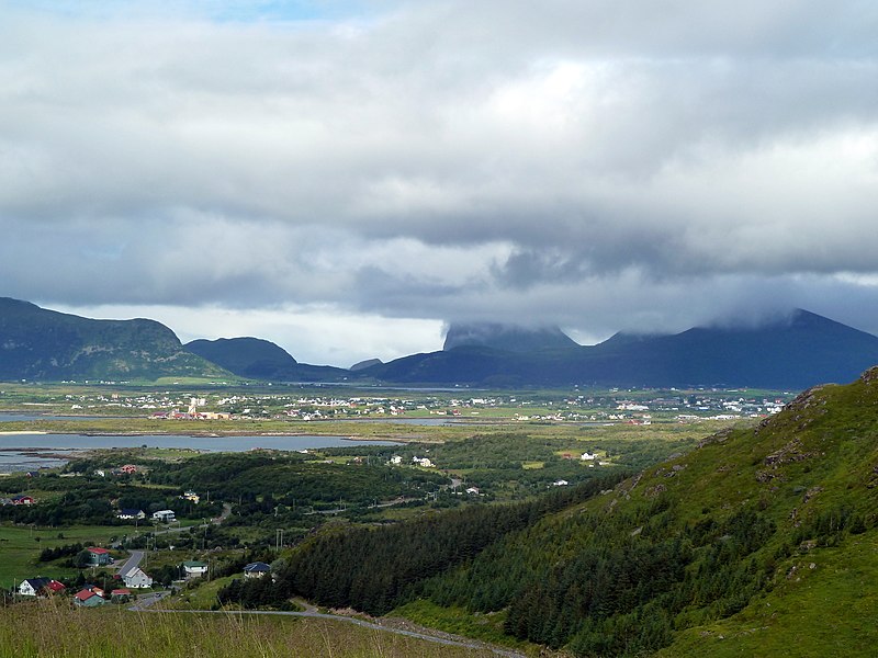 File:2010-08-03 - Leknes - Vestvågøy - Lofoten - panoramio.jpg