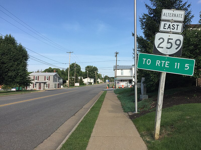 File:2016-06-26 18 37 49 View east along Virginia State Route 259 Alternate (Broadway Avenue) at Virginia State Route 42 (Main Street) in Broadway, Rockingham County, Virginia.jpg