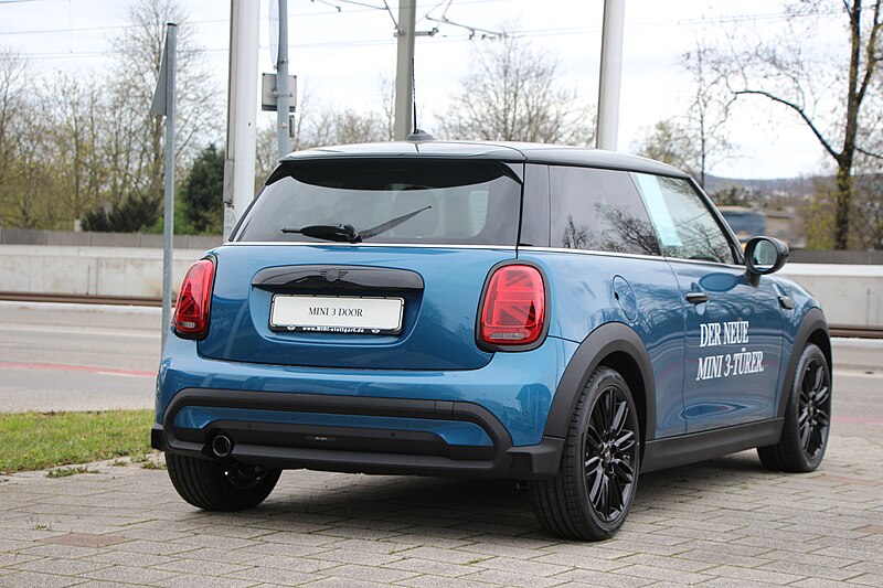 File:2021-04-10 Mini F56 LCI-Facelift rear.jpg