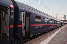 In der Saison 2024 sind Schlafwagen von Typ AB33s im Nightjet-Design im Einsatz auf dem BTE AutoReiseZug