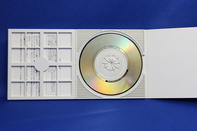 ファイル:8cm CD single jacket.jpg - Wikipedia