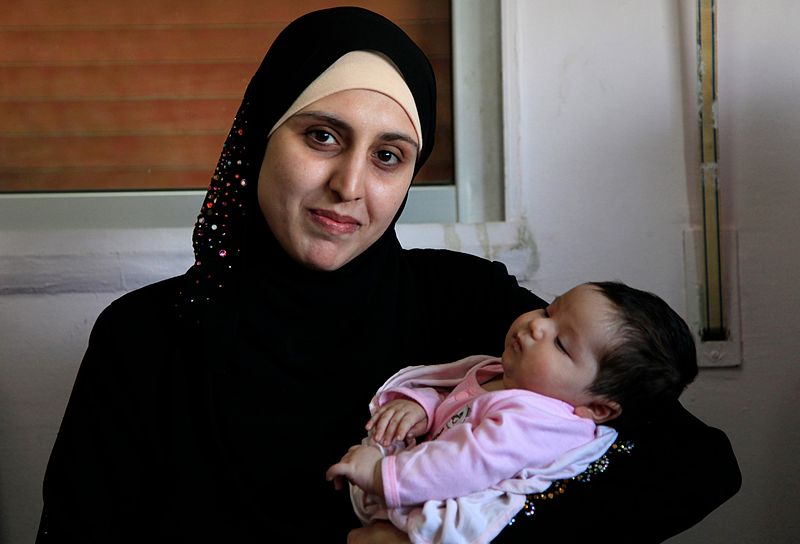 File:A Syrian refugee and her newborn baby at a clinic in Ramtha, Jordan (9613483141).jpg