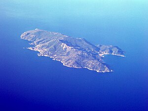 Aerial view of Isola del Giglio, 2006-06-04.jpg