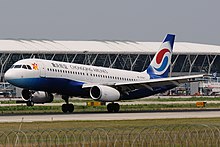 Avion de Chongqing Airlines.à l'aéroport de Shanghaï