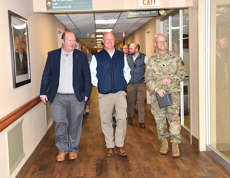 File:Alabama Lieutenant Governor visits Lyster Army Health Clinic.jpg