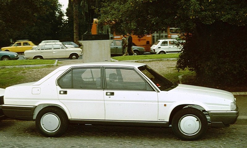 File:Alfa Romeo 90 Pza Venezia.jpg