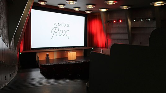 Amos Rex taidemuseon elokuvateatteri.