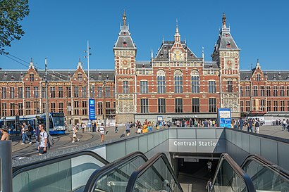 Hoe gaan naar Amsterdam Centraal Station met het openbaar vervoer - Over de plek