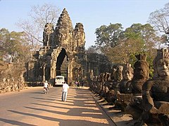 Puente de acceso a Angkor Thom.
