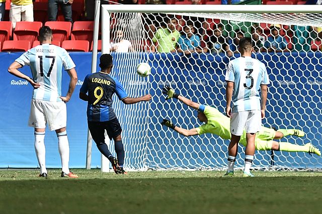 Anthony Lozano scores the goal for Honduras during the match where Argentina was eliminated in 2016