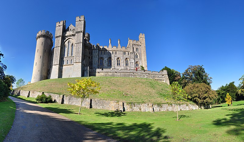 File:Arundel Castle on a Sunny October Day.jpg