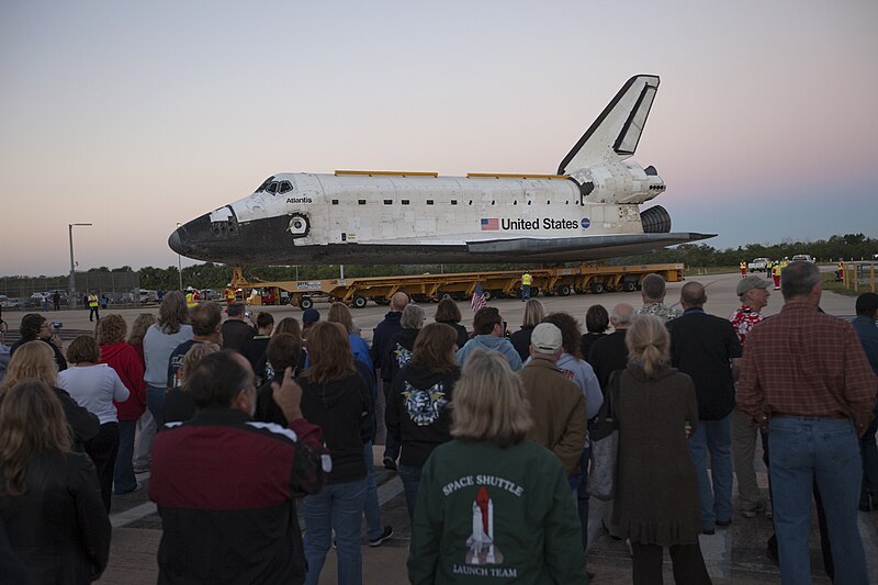 File:Atlantis moving to the Vehicle Assembly Building.jpg