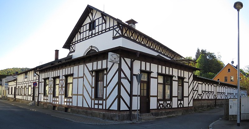 File:Aue, Brückenstr 12, Schweizer Haus 2019-10-12 ama fec (2) stitch.jpg