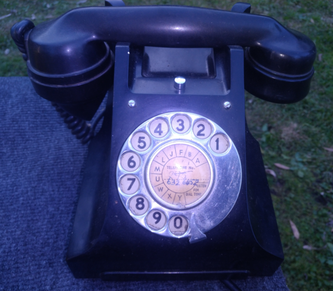 File:Australian table phone 1958.png