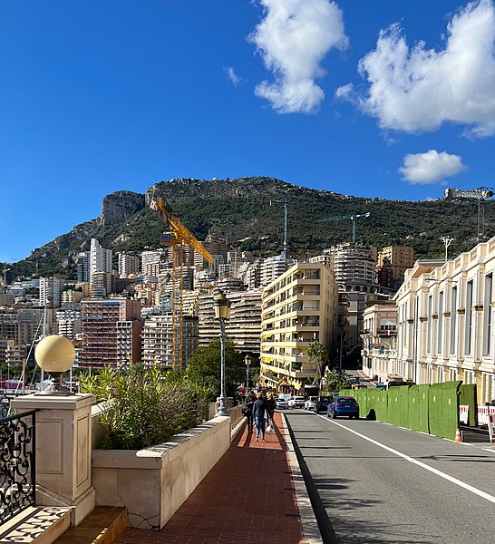 File:Avenue d'Ostende à Monaco en novembre 2021.jpg