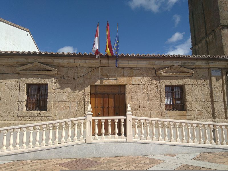 File:Ayuntamiento de Aldenueva de Figueroa.jpg