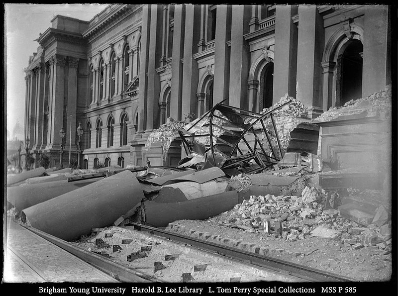 File:Back of City Hall after 1906 San Francisco Earthquake.jpg