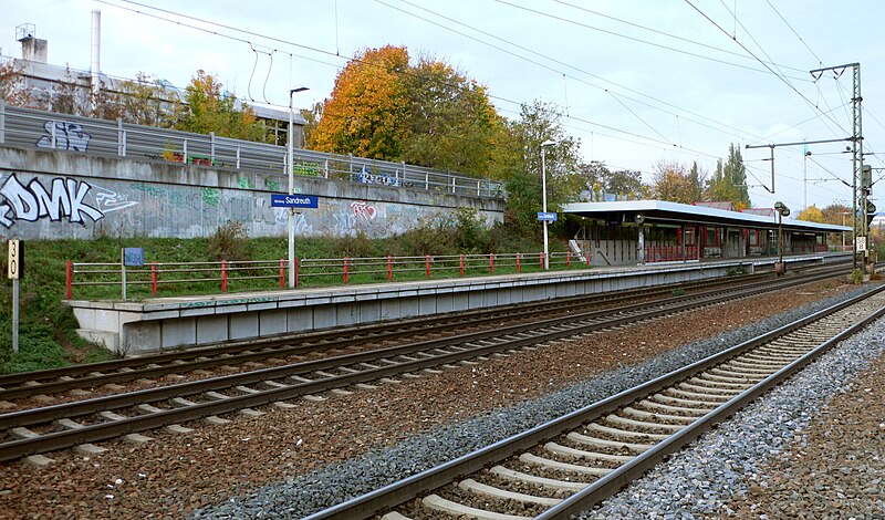 File:Bahnhof Nürnberg-Sandreuth Überblick 2.jpg