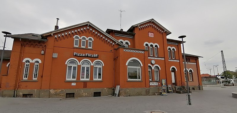 File:Bahnhof Neustadt am Rübenberge 2005101531.jpg