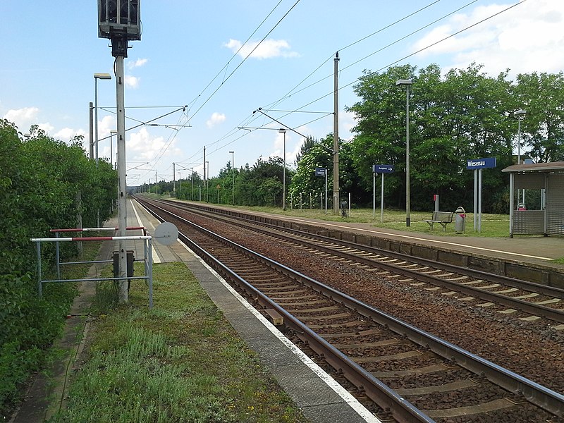 File:Bahnhof Wiesenau ( Haltepunkt ) - panoramio.jpg