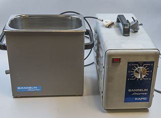 Ultrasonic cleaning Method of cleaning using ultrasound