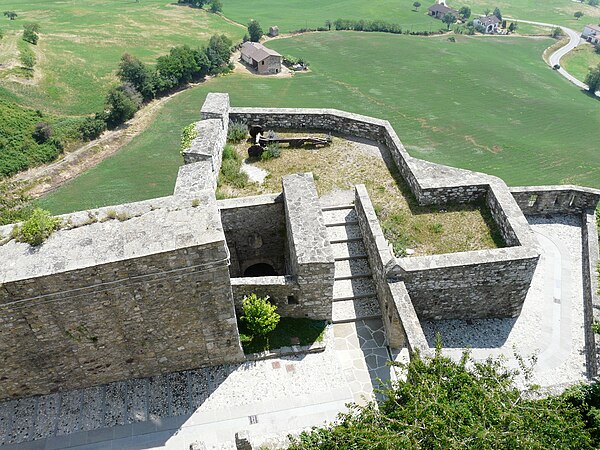 Сколько бастионов было в крепости оренбурге. Бастион крепость. Замок Барди Италия. Ле Бастион крепость. Бастионы Италии.