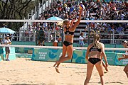 Deutsch: Beachvolleyball bei den Olympischen Jugendspielen 2018; Tag 11, 17. Oktober 2018; Jungen, Spiel um Platz 3 – USA (Devon Newberry/Lindsey Sparks)-Norwegen (Emilie Olimstad/Frida Berntsen) 1:2 (21–1/13–21/9–15) English: Beach volleyball at the 2018 Summer Youth Olympics at 17 October 2018 – Bronze Medal Match – USA (Devon Newberry/Lindsey Sparks)-Norway (Emilie Olimstad/Frida Berntsen) 1:2 (21–1/13–21/9–15)