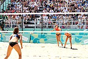 Deutsch: Beachvolleyball bei den Olympischen Jugendspielen 2018; Tag 9, 15. Oktober 2018; Mädchen, Viertelfinale: USA-Spanien 2–1 (21–19/17–21/15–9) English: Beach volleyball at the 2018 Summer Youth Olympics at 15 October 2018 – Girls Quarterfinals: USA-Spain 2–1 (21–19/17–21/15–9)